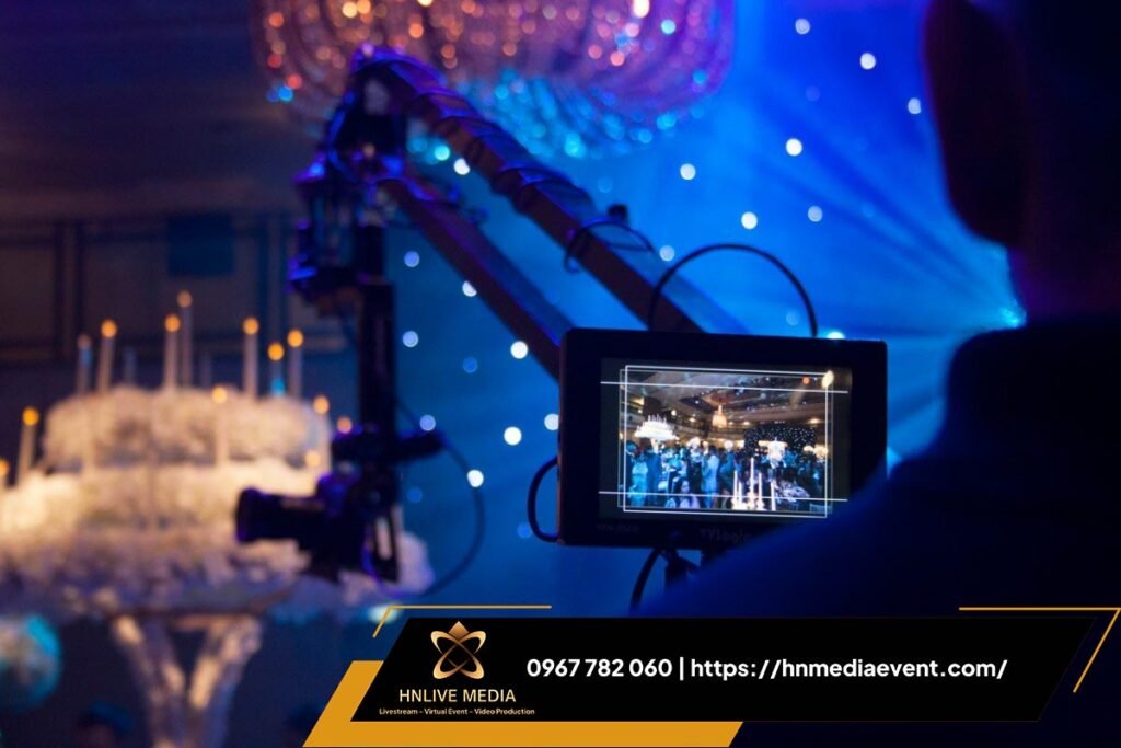 Khán giả tại nhà xem Dịch vụ Livestream Ca nhạc TPHCM