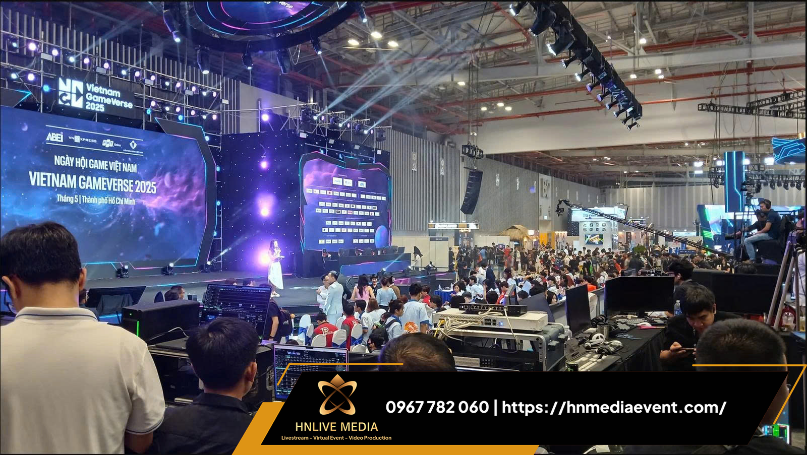Không gian talkshow với Dịch Vụ Livestream Chuyên Nghiệp Tại TPHCM